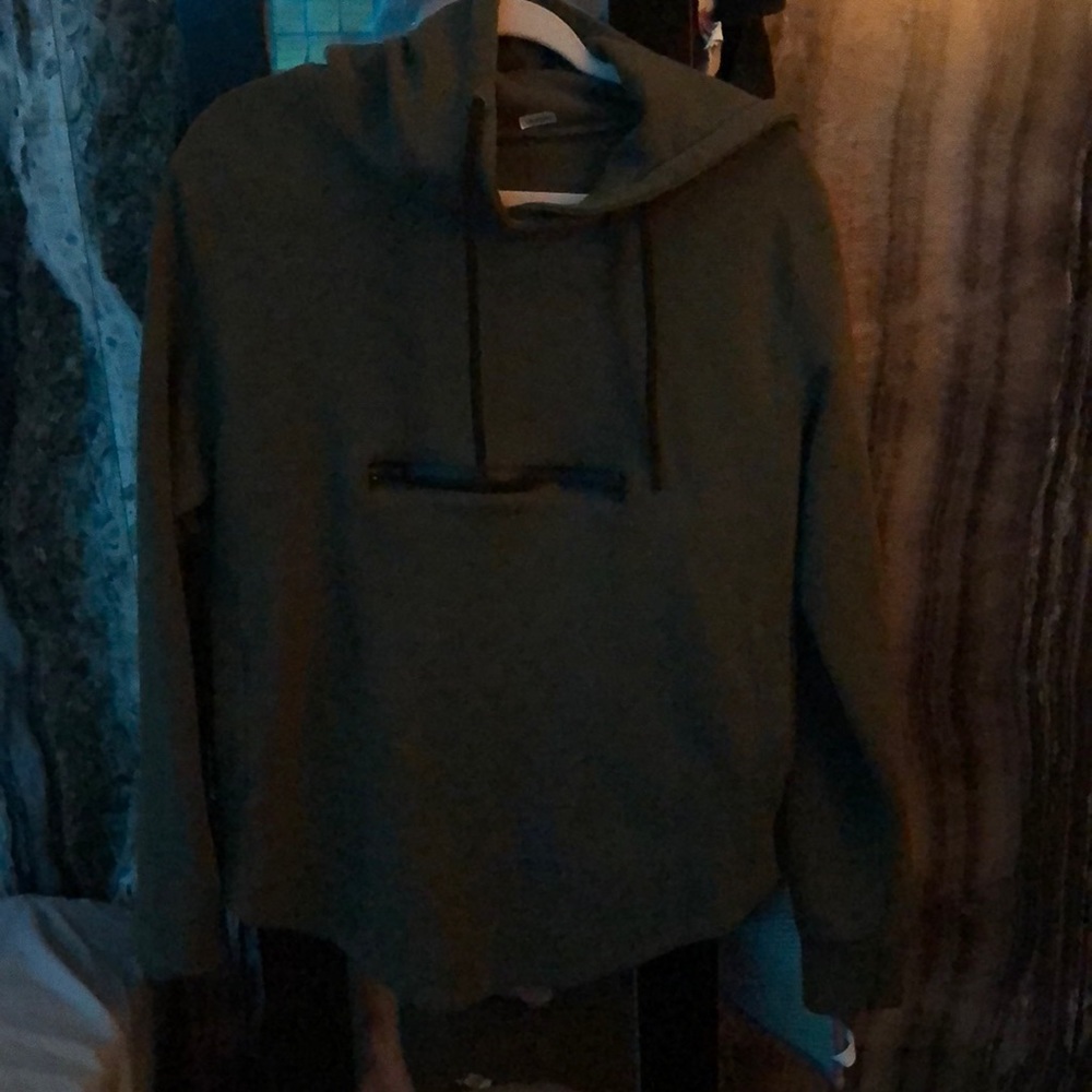 L army green volcom hoodie